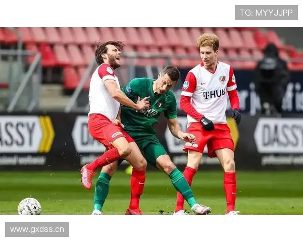 足球巨星状态回暖，连续进球再次展现传奇表现